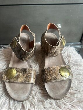 Taos Footwear Brown Snake-Print Slingback Sandals with Gold Medallions